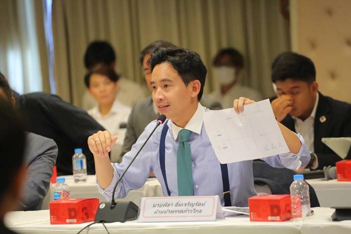 ตำรวจตั้งตู้คอนเทนเนอร์ รอรับม็อบบุกรัฐสภา วันโหวตนายก