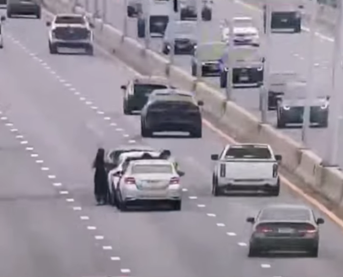 รถชนซ้ำซ้อน 3 คัน ทางด่วนบูรพาวิถี