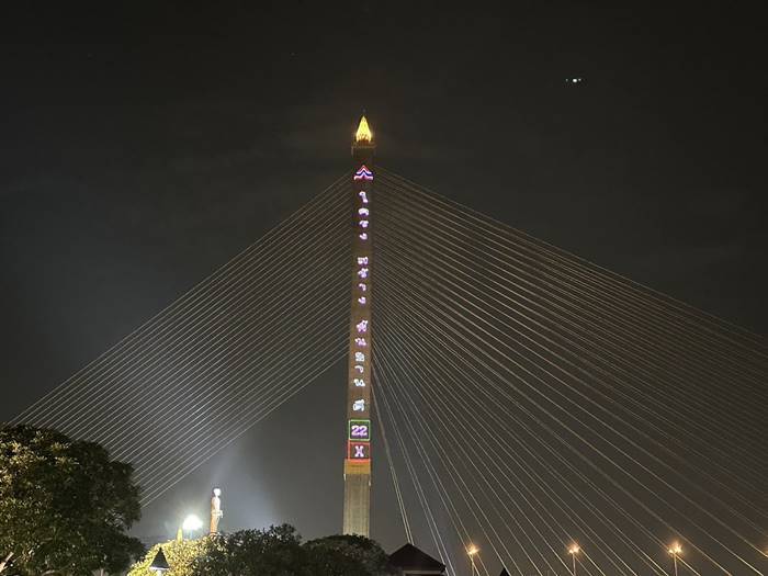 ข่าว รวมไทยสร้างชาติ ใช้ สะพานพระราม 8 หาเสียง