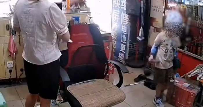 เด็กจีน เตะทารก