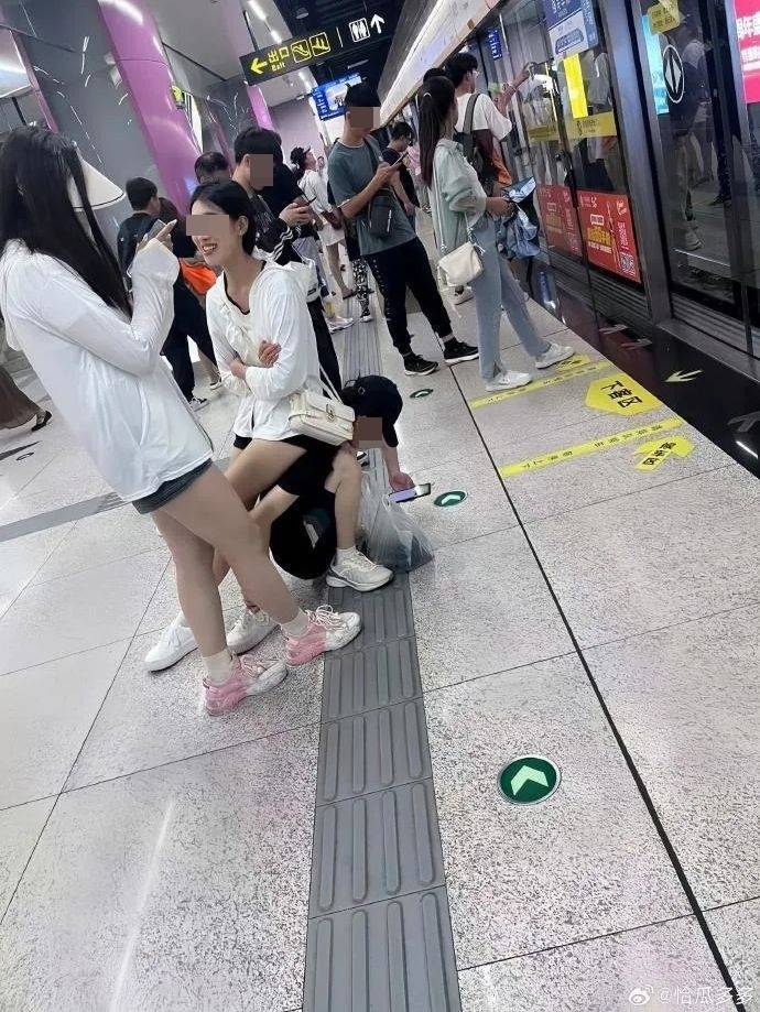 คู่รักวัยรุ่น