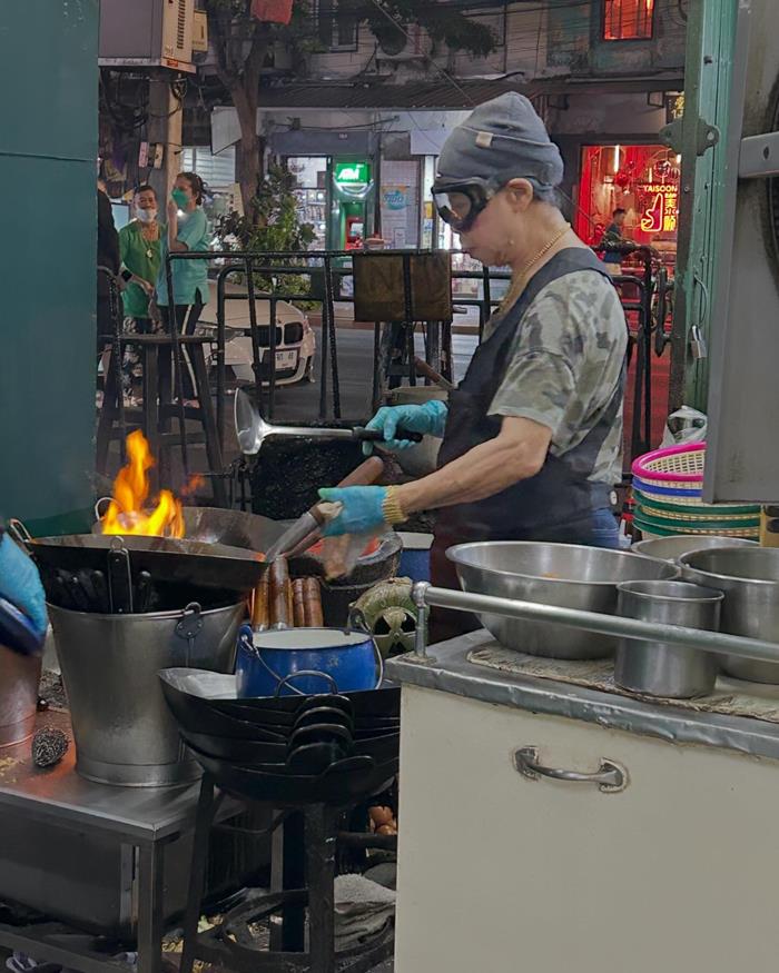 ท่านอ้น ไปกินอาหารเจ๊ไฝ