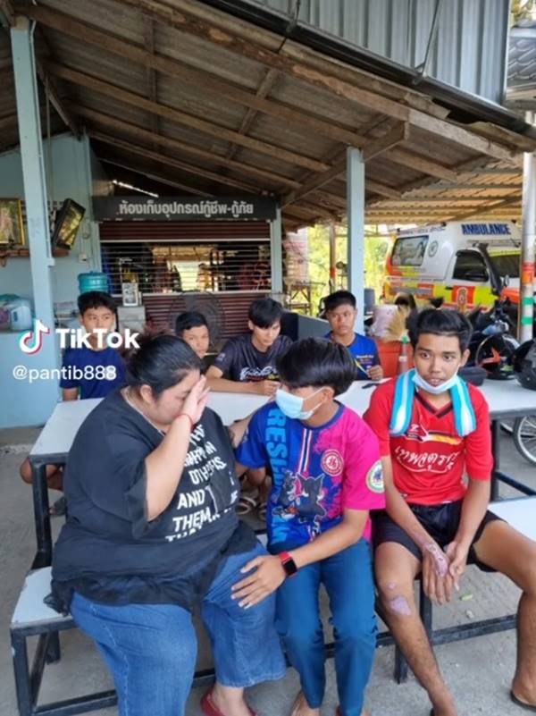 เรื่องราวดีๆ ฮีโร่วัย 17 ช่วยปั๊มหัวใจคนถูกรถชน