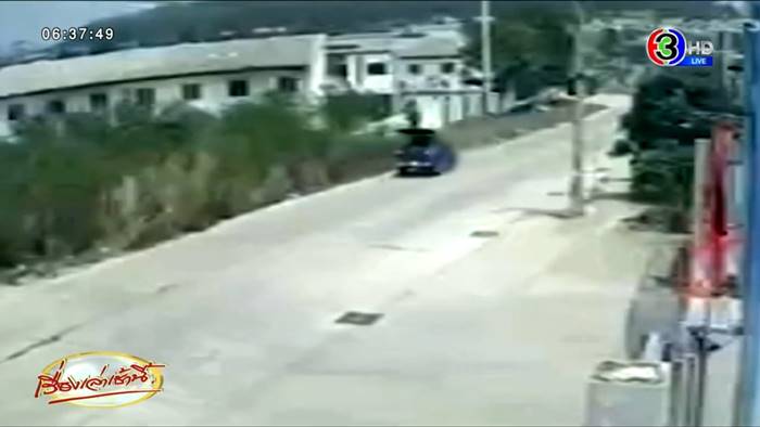 ฮีตสโตรก ทำหนุ่มโรงงานวูบพุ่งชนกระบะตาย