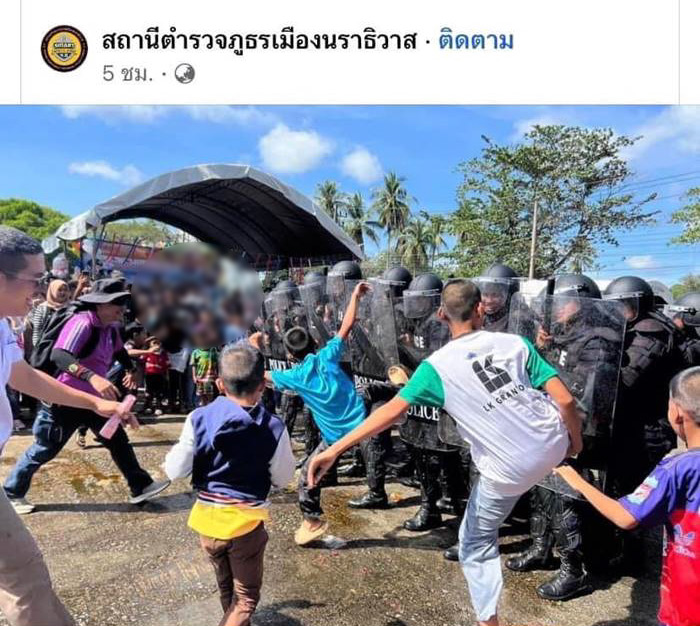 ดราม่างานวันเด็ก นราธิวาส ให้เด็กจำลองสลายม็อบ เตะตำรวจ