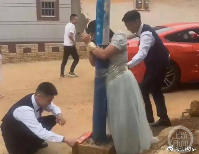 เล่นพิเรนทร์ จุดประทัดใส่เพื่อนเจ้าสาว