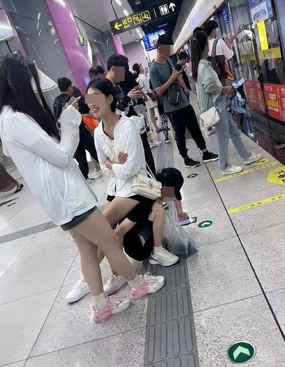 คู่รักวัยรุ่น