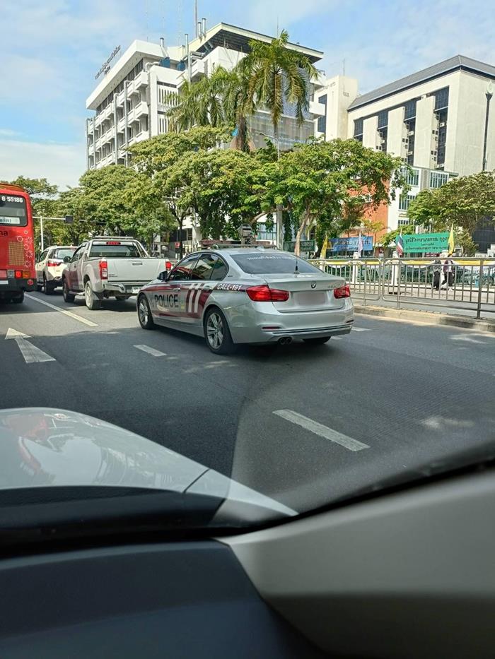 รถตำรวจ