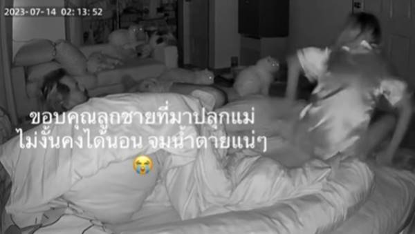 แมวปลุกเจ้าของ หลังทำน้ำท่วมห้อง 