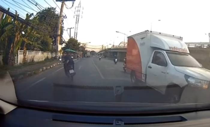 ขับรถปาดหน้า