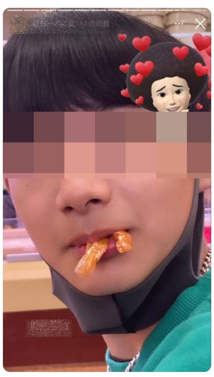 วัยรุ่นฉีดแอลกอฮอล์ใส่ซูชิสายพาน