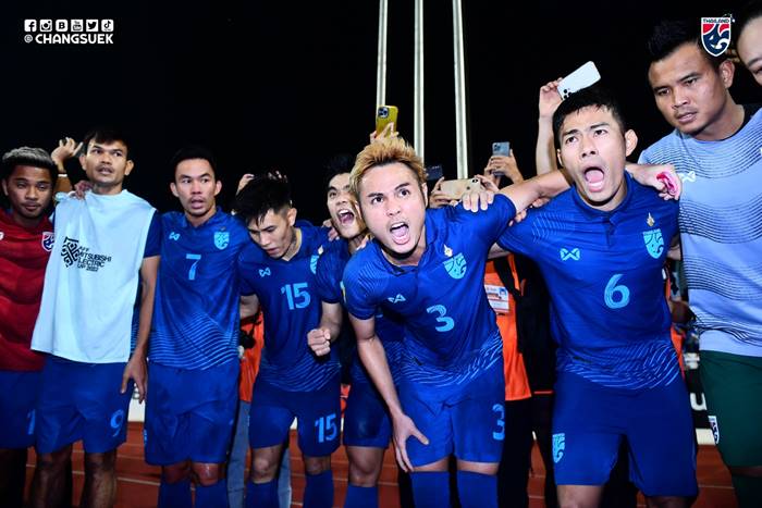 อุ้ม ธีราทร เดือดด่ากองเชียร์เวียดนาม 