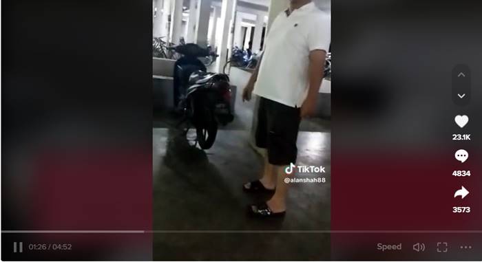 หนุ่มถีบประตูสุเหร่า รำคาญละหมาดเปิดลำโพงดัง