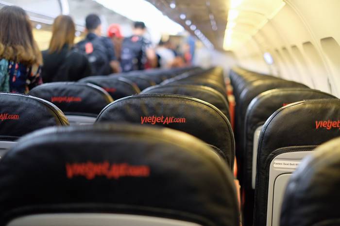 เน็ตไอดอลไทย โวยแอร์ไม่ยกกระเป๋า