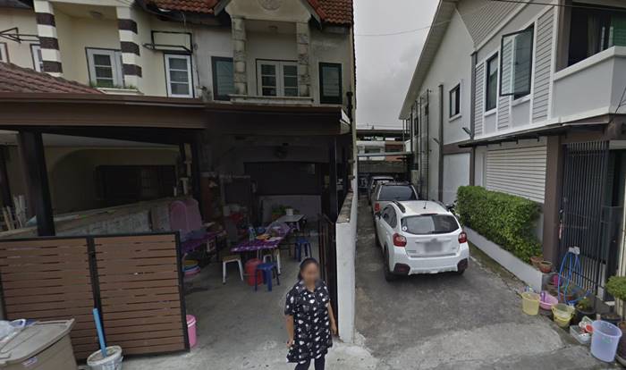 เพื่อนบ้าน ยึดบ้านไปใช้