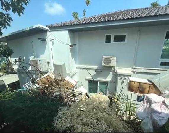 เพื่อนบ้าน สะสมขยะ