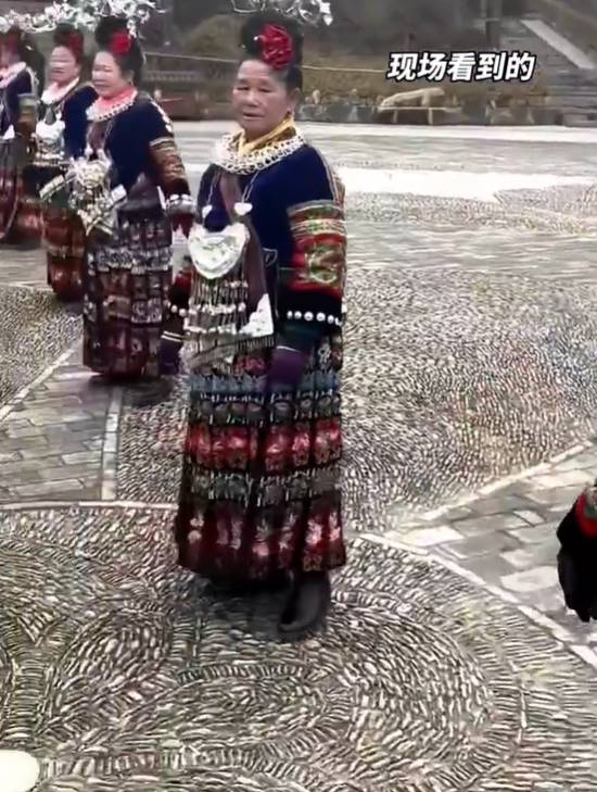 สาวชนเผ่าไม่ตรงปก