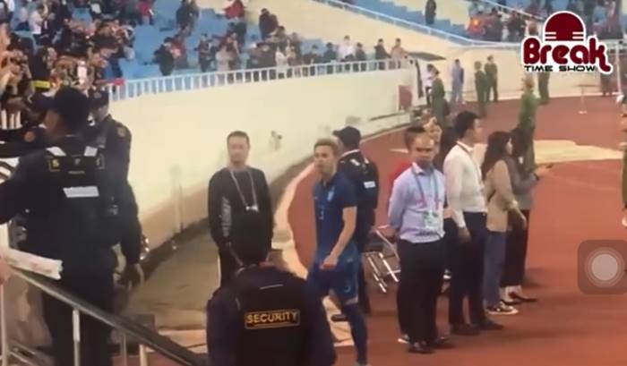 อุ้ม ธีราทร เดือดด่ากองเชียร์เวียดนาม 