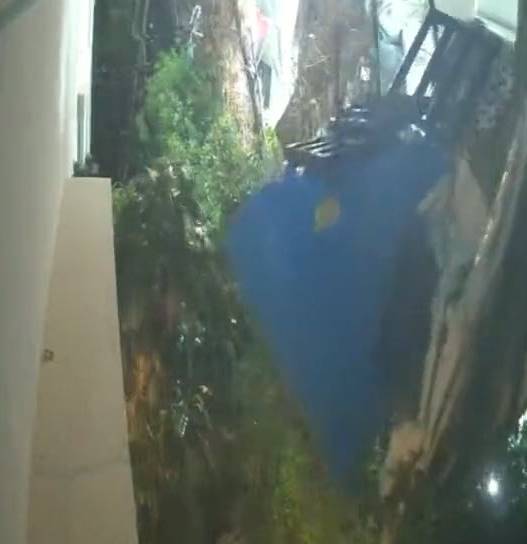 เพื่อนบ้าน สะสมขยะ