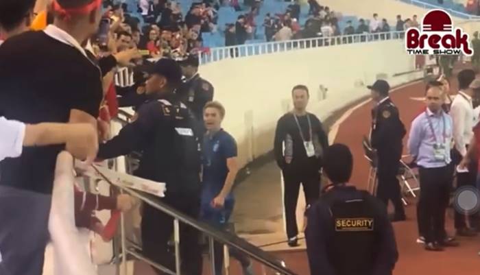 อุ้ม ธีราทร เดือดด่ากองเชียร์เวียดนาม 