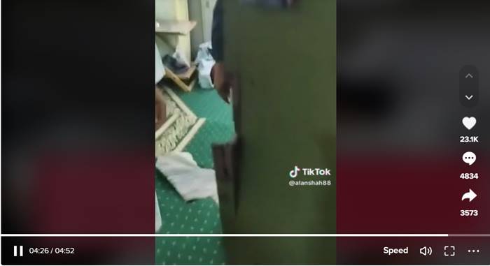 หนุ่มถีบประตูสุเหร่า รำคาญละหมาดเปิดลำโพงดัง