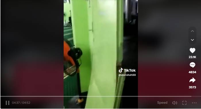 หนุ่มถีบประตูสุเหร่า รำคาญละหมาดเปิดลำโพงดัง