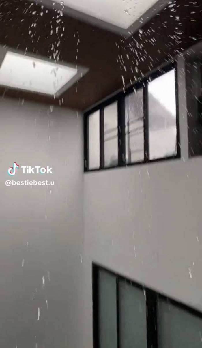 หลังคารั่ว