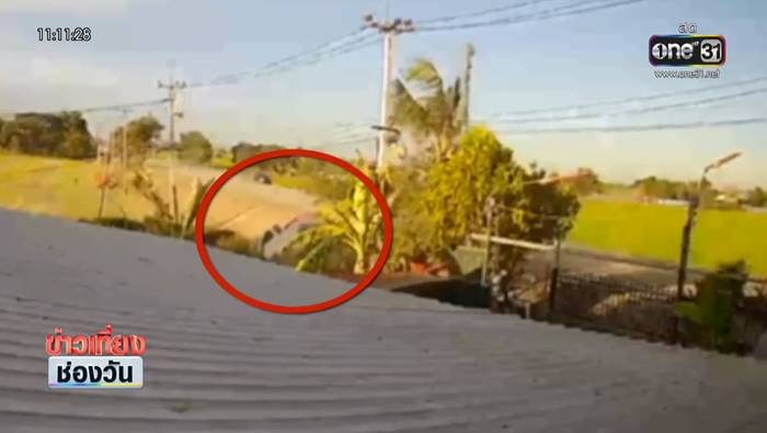 รถแหกโค้ง ลูกทะลุกระจกดับ