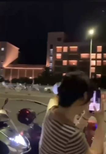 คู่รักมีเซ็กส์ ริมหน้าต่างโรงแรม