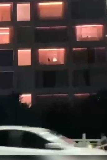 คู่รักมีเซ็กส์ ริมหน้าต่างโรงแรม