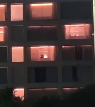 คู่รักมีเซ็กส์ ริมหน้าต่างโรงแรม