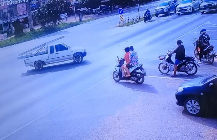 รถพ่วงชนมอเตอร์ไซค์