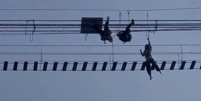 สะพานแขวนพลิกคว่ำ