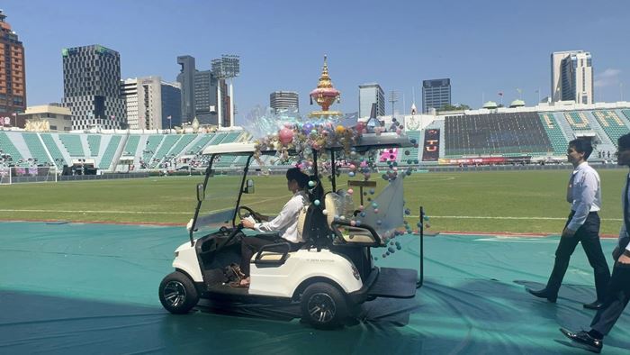 ดราม่า พระเกี้ยวบนรถกอล์ฟ งานบอล จุฬาฯ