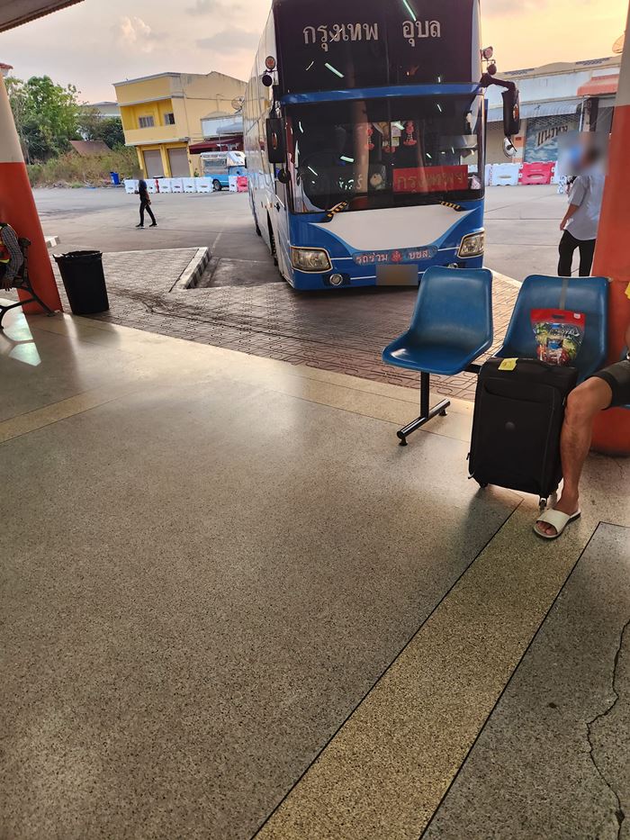 รถทัวร์ขายตั๋วเกินที่นั่ง 