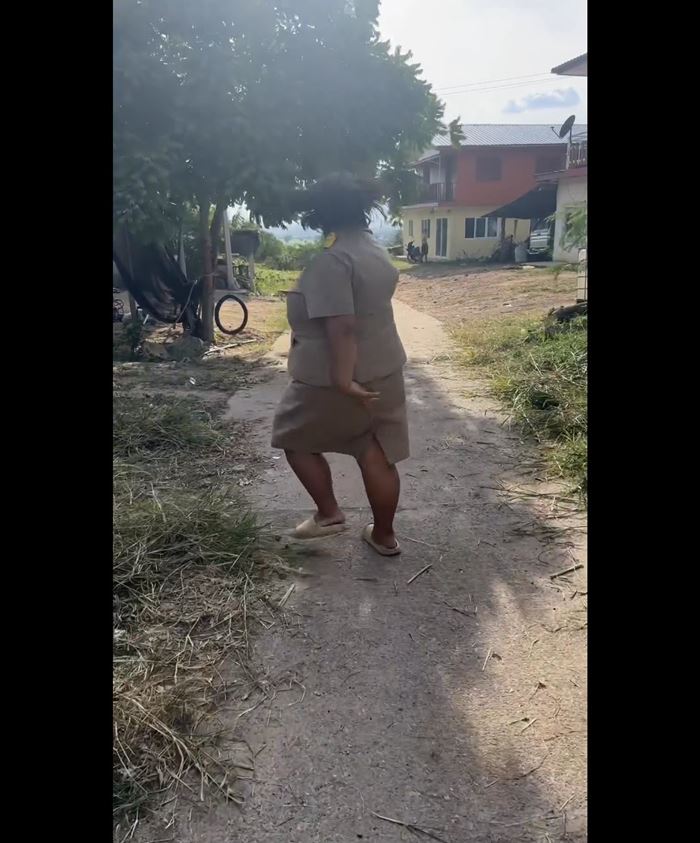 ครูเยี่ยมบ้านนักเรียน