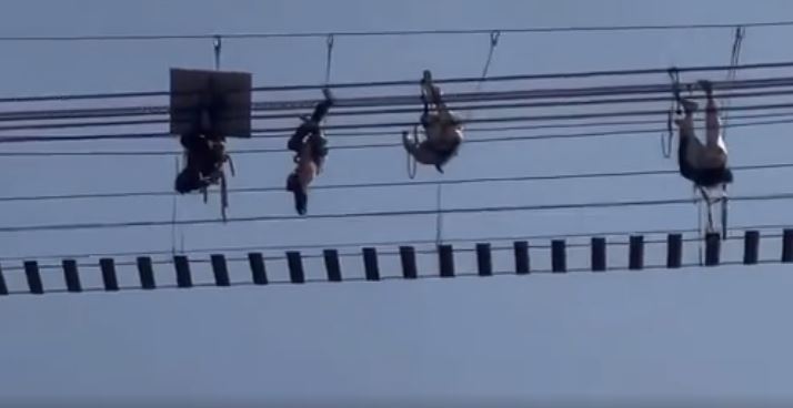 สะพานแขวนพลิกคว่ำ