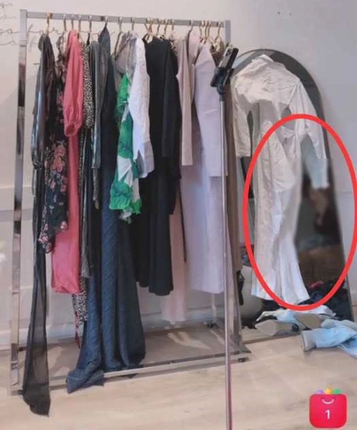 สาวสวย ไลฟ์ขายเสื้อผ้า เงาสะท้อนกระจก