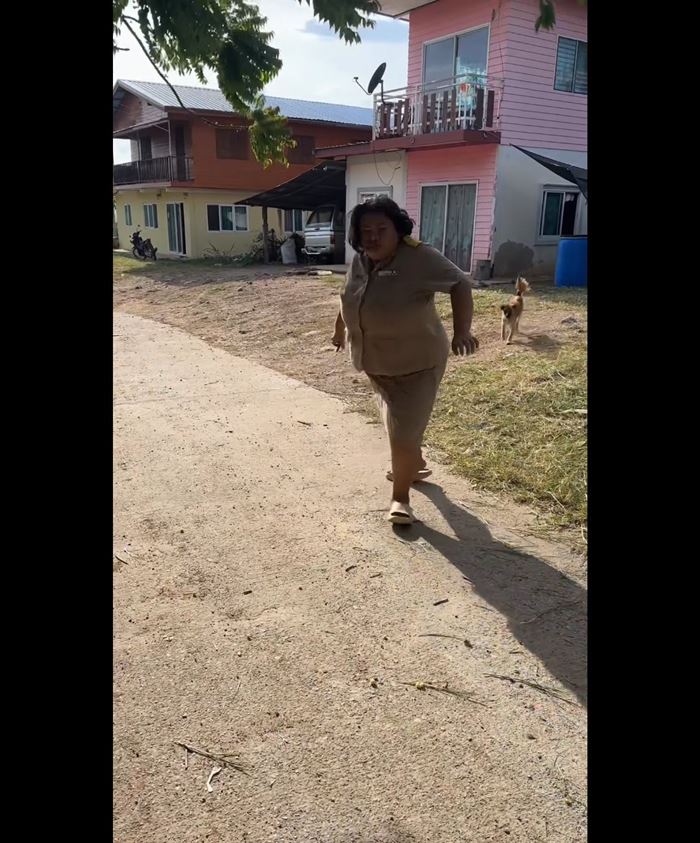 ครูเยี่ยมบ้านนักเรียน