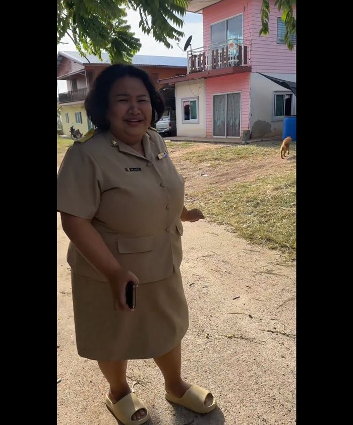 ครูเยี่ยมบ้านนักเรียน