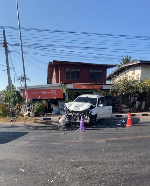 รถซิ่งประสานงา 3 คัน กลางแยก พบต่างฝ่ายต่างเหยียบ