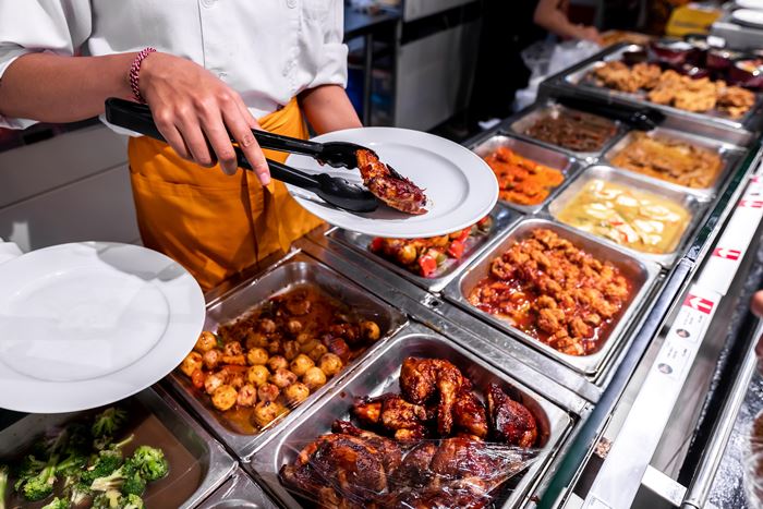 รับสมัครคนขายอาหารในห้าง ไม่รับคนไทย