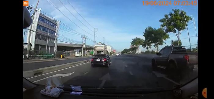 ขับรถชนแล้วหนี