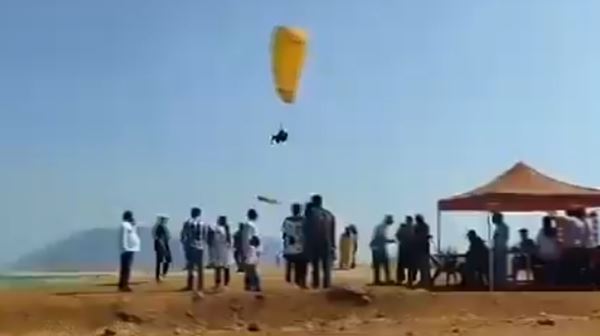 ขึ้นร่มร่อนมาสอบ