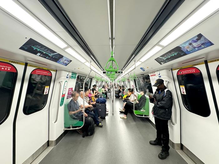 ชายไทยฉี่ใส่ MRT สิงคโปร์ 