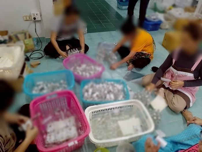 จับเครื่องสำอางค์กรอกมือ