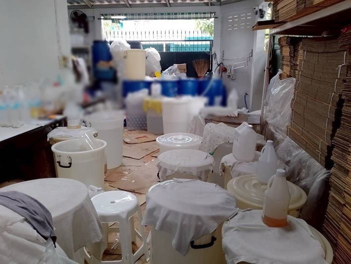 จับเครื่องสำอางค์กรอกมือ