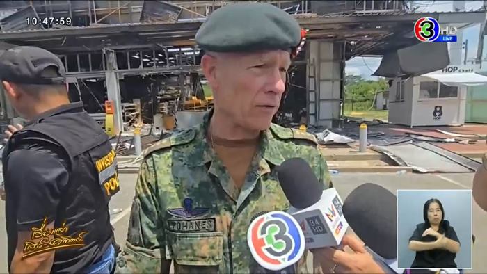 หญิงไทยพูดดัตช์กับทูตทหารเนเธอร์แลนด์