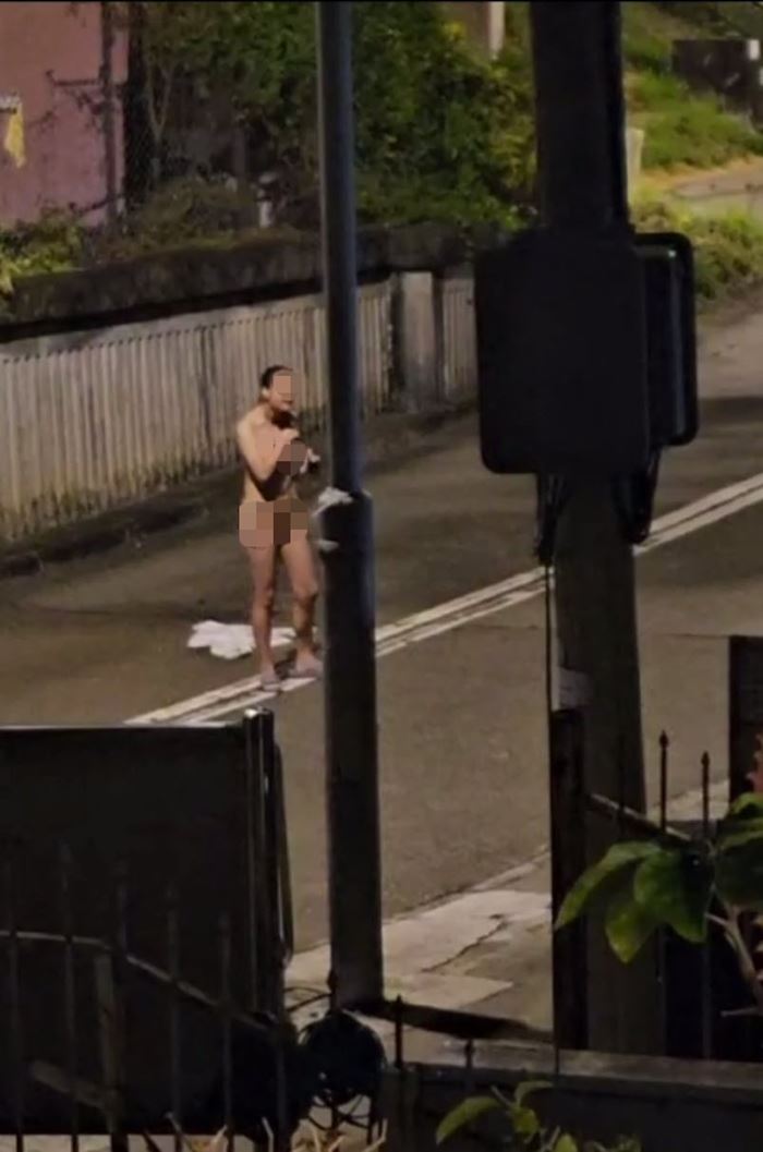 สาวทะเลาะแฟน แก้ผ้ากลางถนน