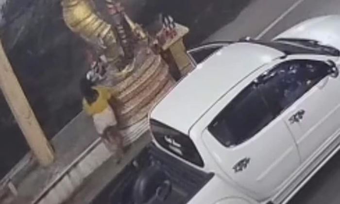 ทารกถูกทิ้ง หน้าประตูวัด